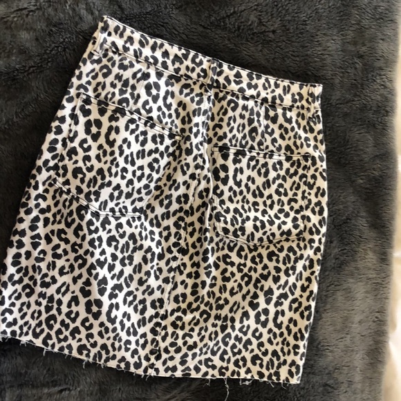 H & M high waisted Denim Leopard Print size 6 Skirt - Picture 3 of 5